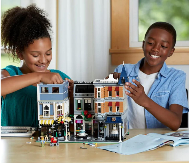 LEGO Creator 10255 Plac Zgromadzeń - 415974 - zdjęcie 8